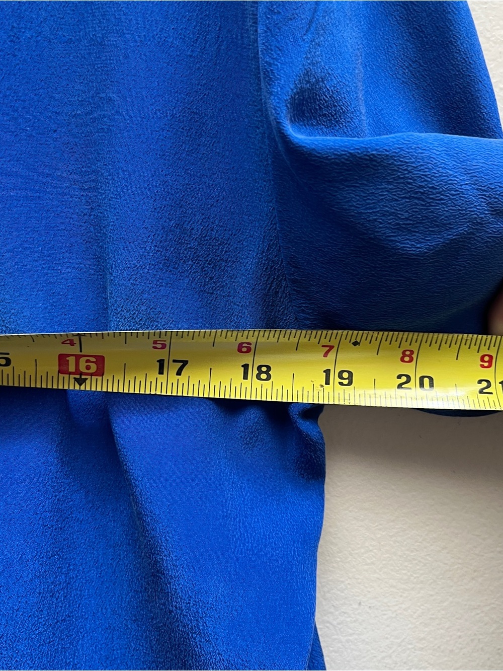 Vintage Bellessa Womens Size Large Pure Silk Short Sleeve Blouse Royal Blue - Picture 5 of 6